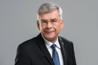 Wywiad z Marszałkiem Senatu Stanisławem Karczewskim.