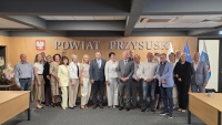 Uroczyste Posiedzenie Zarządu Powiatu. Zarząd podziękował dyrektor Małgorzacie za wieloletnią wsp&oacute;łpracę.