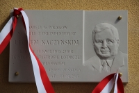 Odsłonięcie tablicy upamiętniającej  96 ofiar katastrofy smoleńskiej z 10 kwietnia 2010roku.