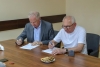 Podpisanie umowy dotyczącej prac konserwatorskich i budowlanych w Parafii Rzymskokatolickiej pw. św. Jadwigi Śląskiej w Odrzywole